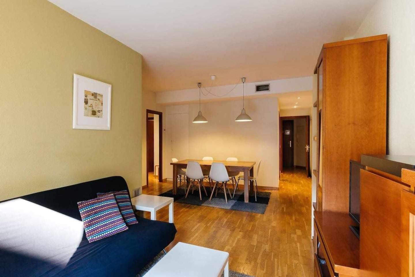 Comfortable 4 2bath W Balcony *