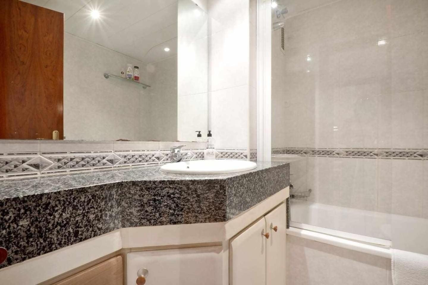 Comfortable 4 2bath W Balcony * Barcelona