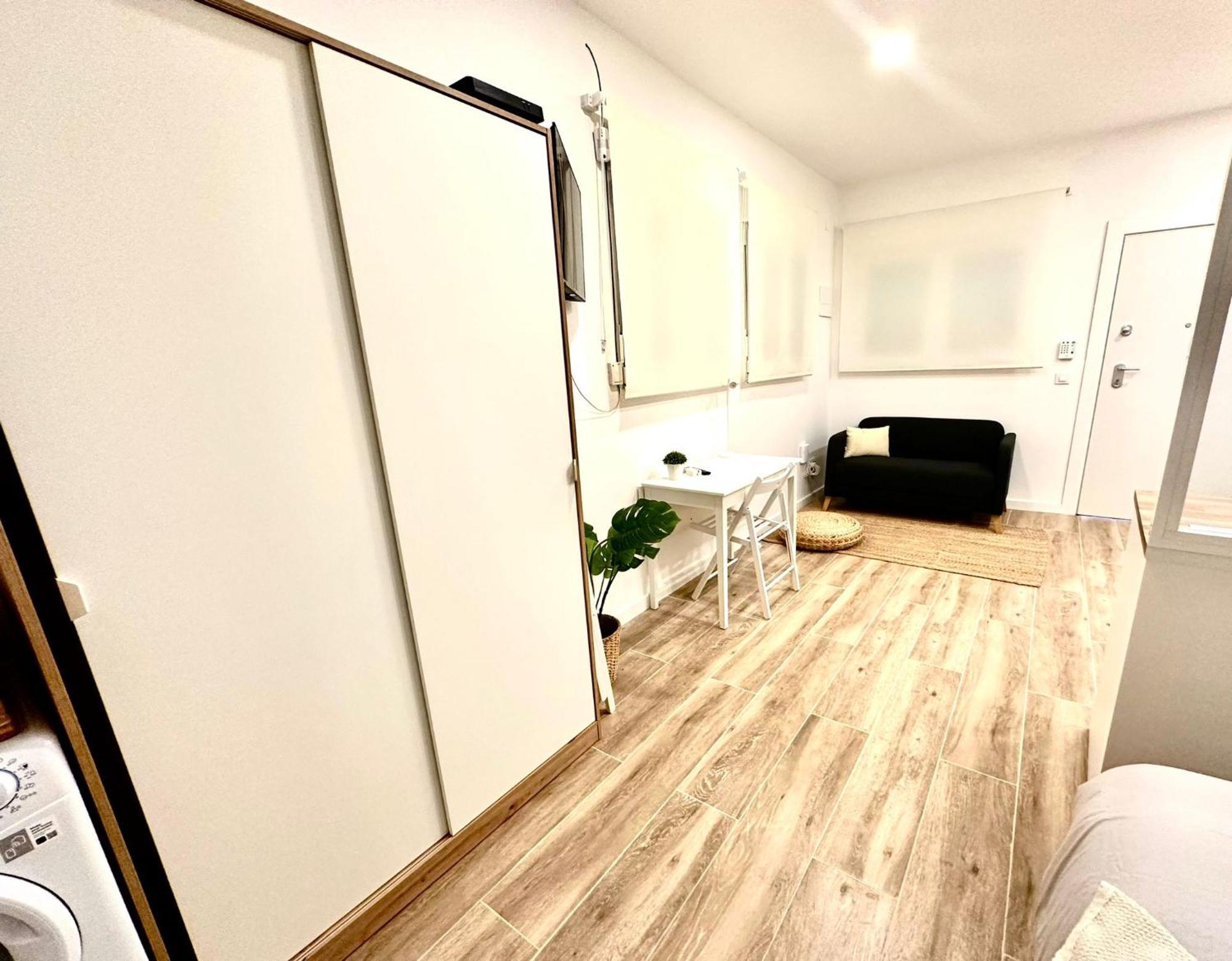 Cozy Studio Near Sants Estacion Apartamento *