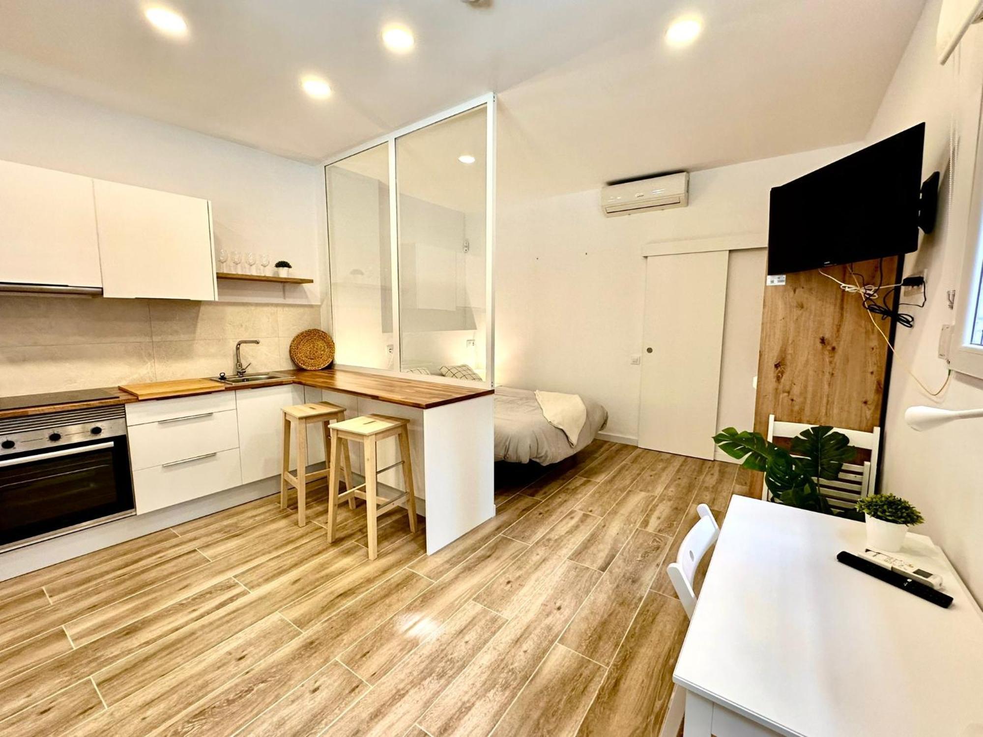 Cozy Studio Near Sants Estacion Apartamento