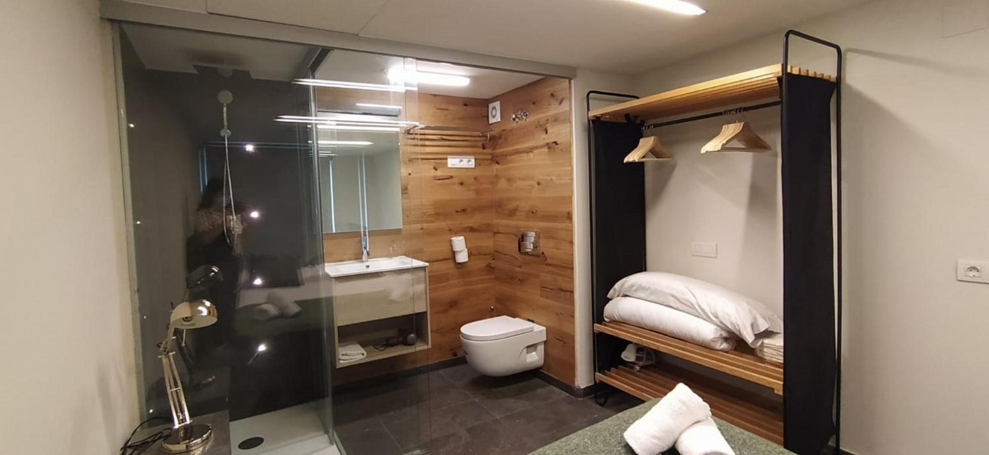 My Space Emirates - Fully Equipped Near The With Shared Pool Barcelona