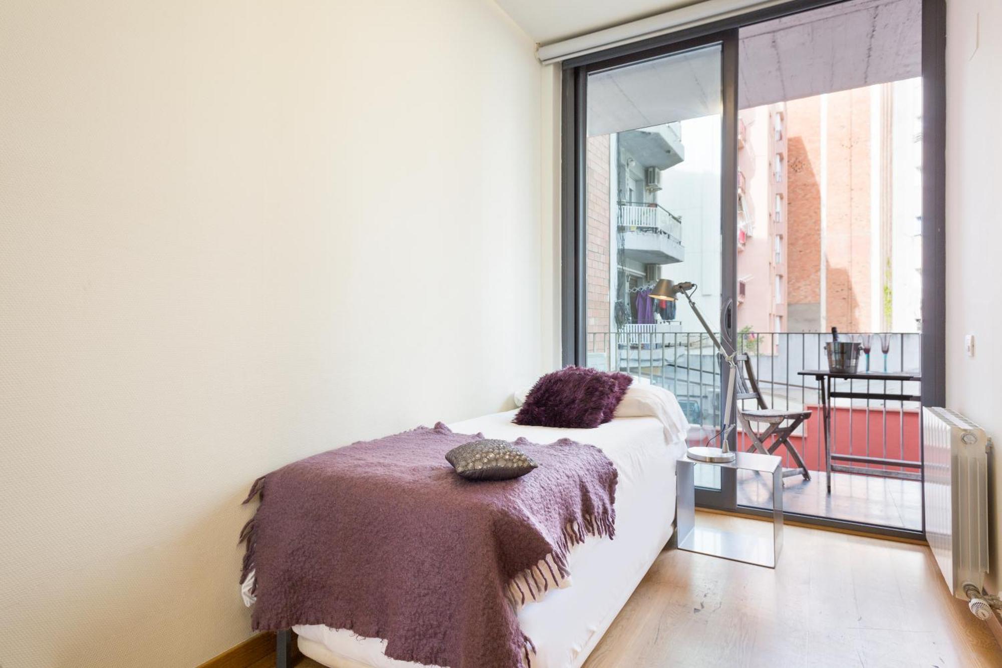 My Space Emirates - Fully Equipped Near The With Shared Pool Apartamento Barcelona