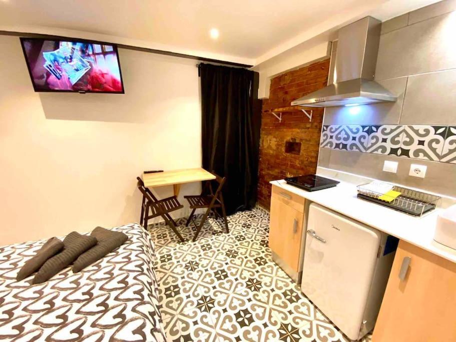 Apartamento B4 Estudio Nuevo! Cocina Y Bano Privado! A 1 Calle Del Metro Barcelona