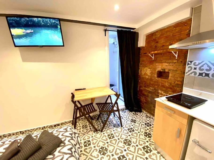 B4 Estudio Nuevo! Cocina Y Bano Privado! A 1 Calle Del Metro Apartamento Barcelona