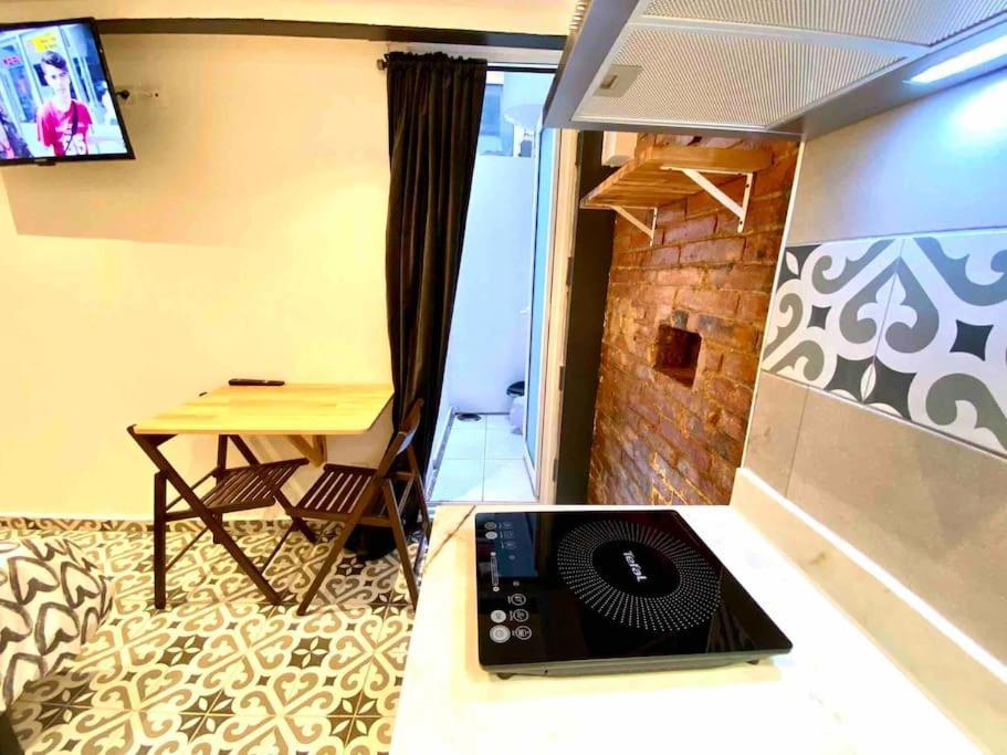 B4 Estudio Nuevo! Cocina Y Bano Privado! A 1 Calle Del Metro Apartamento