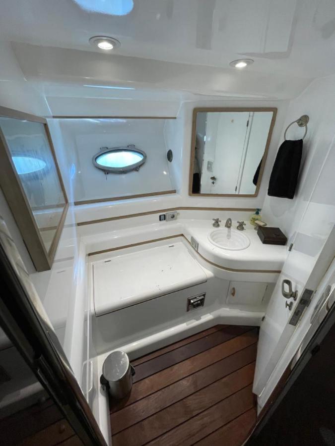 Hotel en barco Yate Stv *
