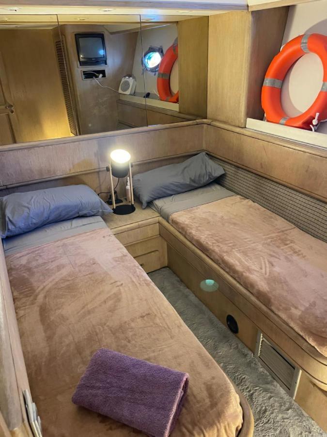 Hotel en barco Yate Stv Barcelona