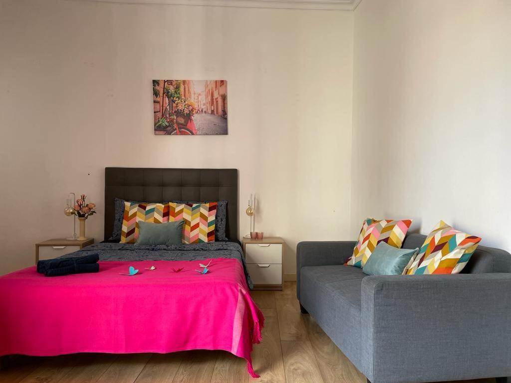 By La Rambla Rooms Hostel