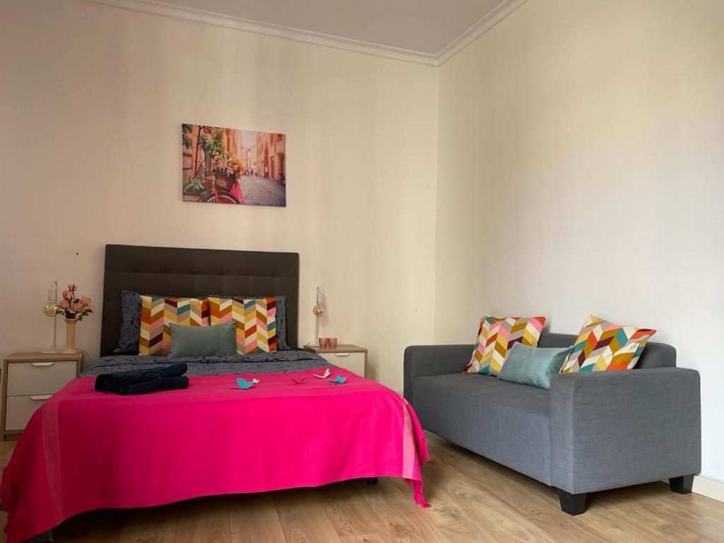 Hostal By La Rambla Rooms *