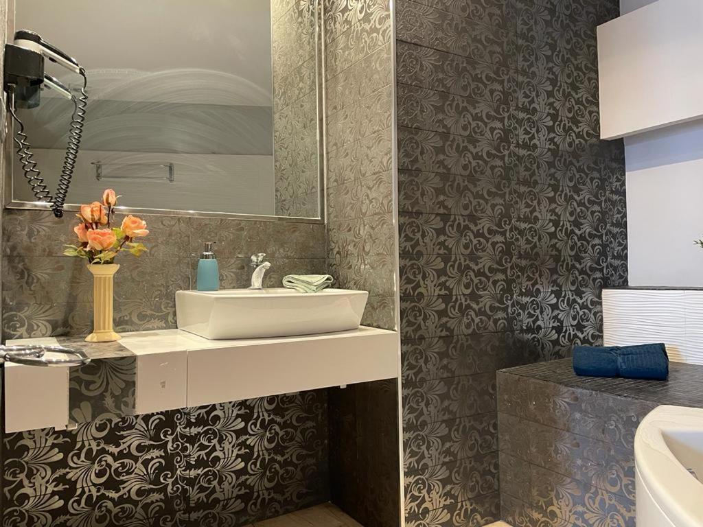 By La Rambla Rooms * Barcelona