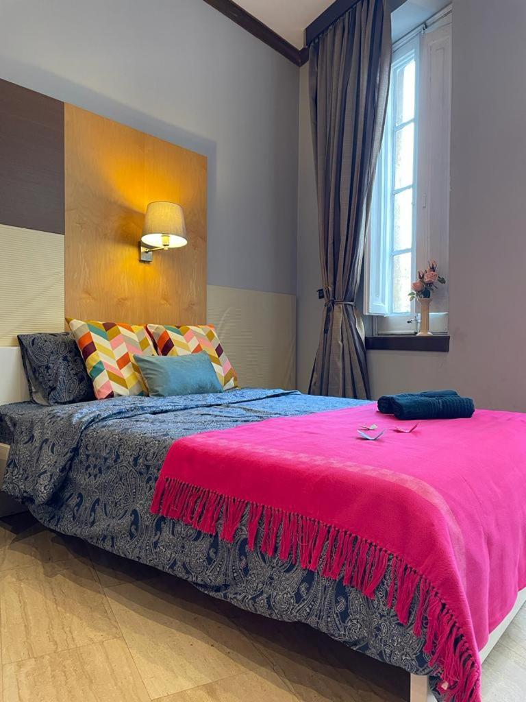 By La Rambla Rooms Hostal