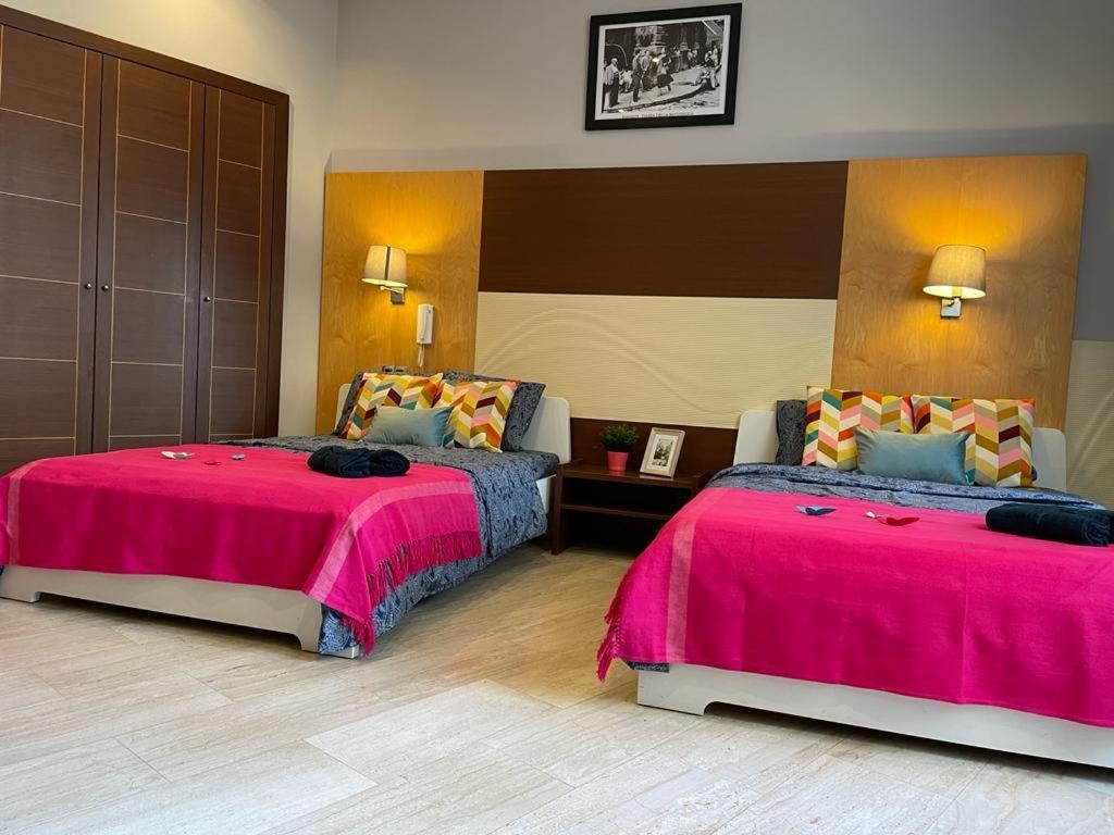 Hostal By La Rambla Rooms *