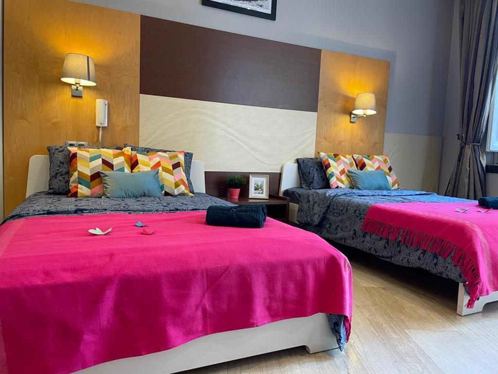 By La Rambla Rooms * Barcelona