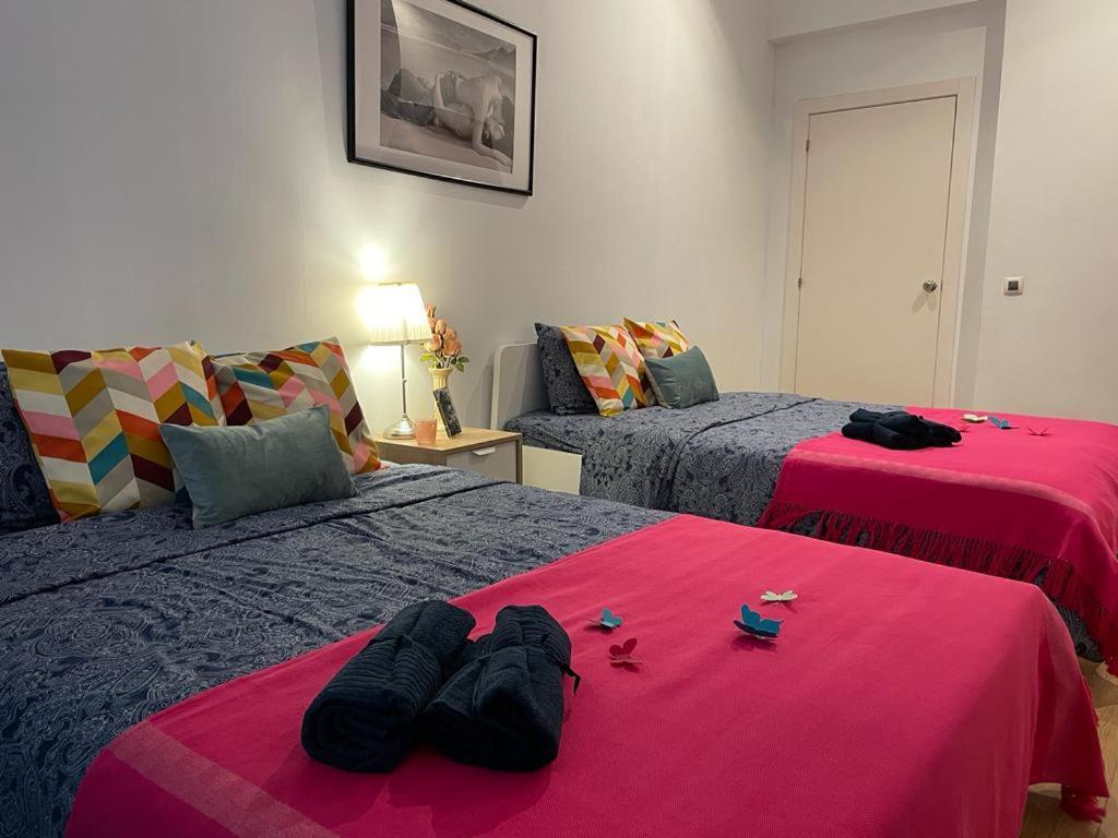 By La Rambla Rooms *