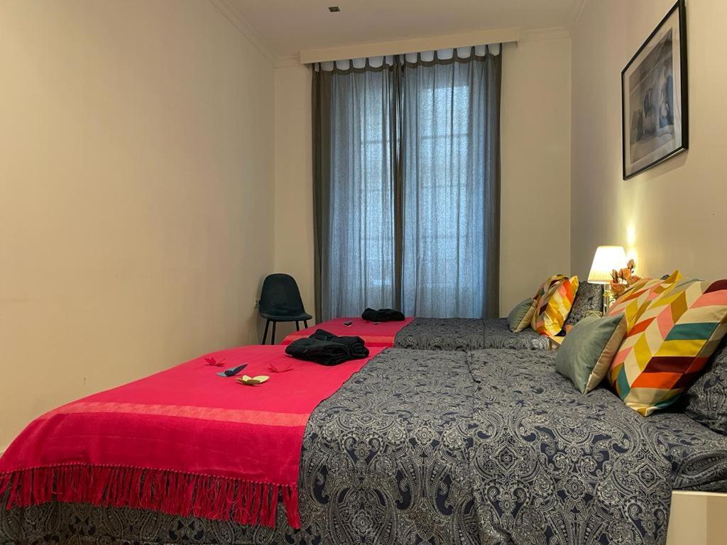 Hostal By La Rambla Rooms