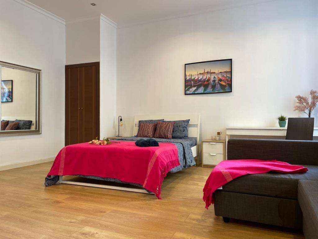 Hostal By La Rambla Rooms *