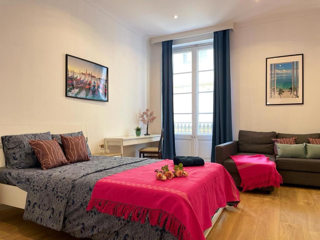 By La Rambla Rooms * Barcelona