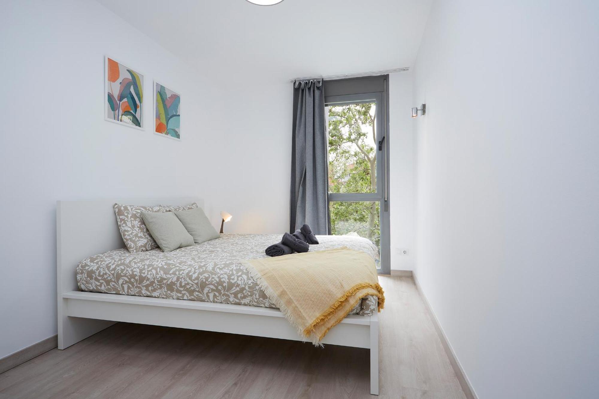 Three Bedroom Two Bathroom Close To Beach Apartment *