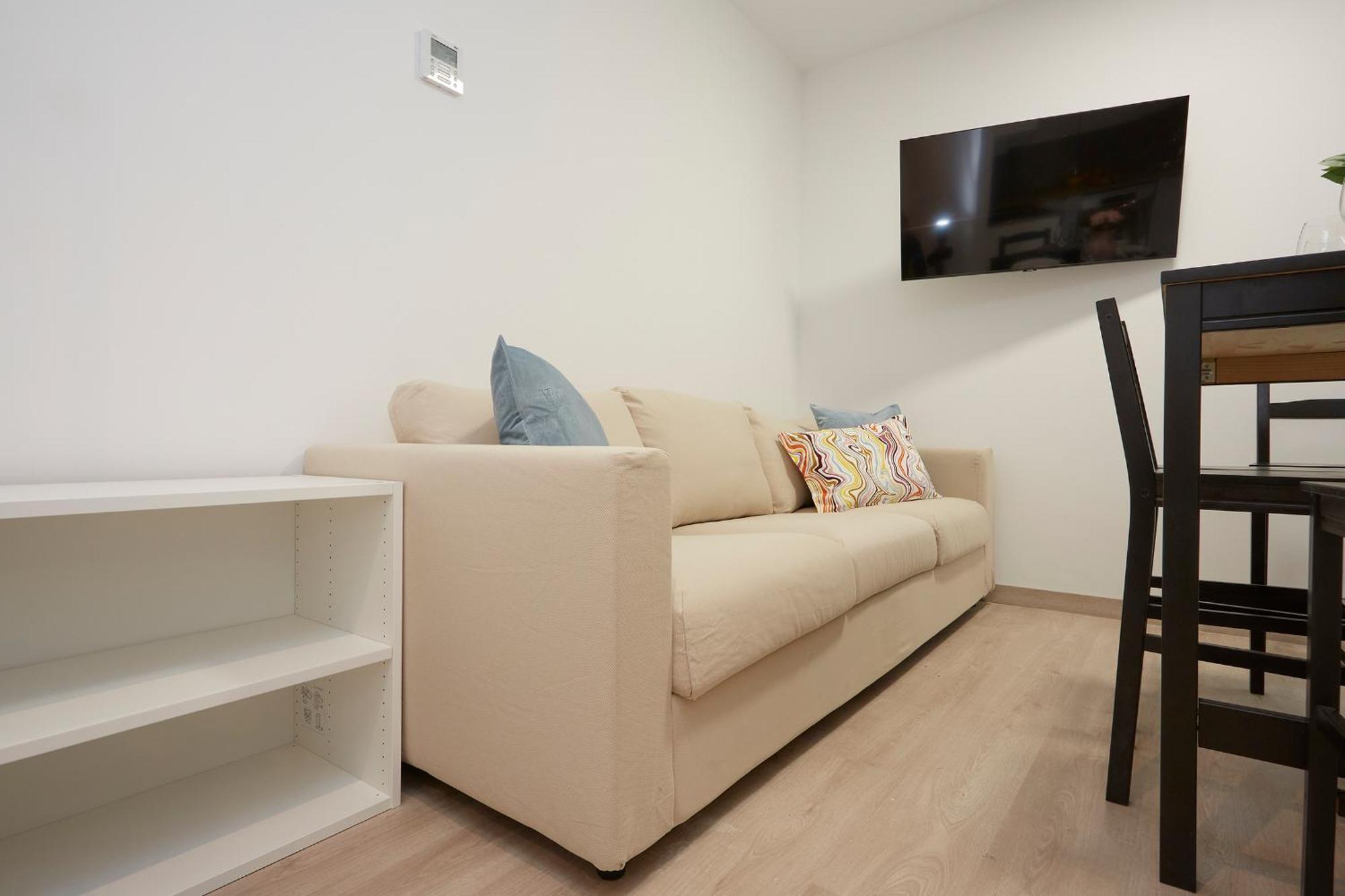 Three Bedroom Two Bathroom Close To Beach Apartment *