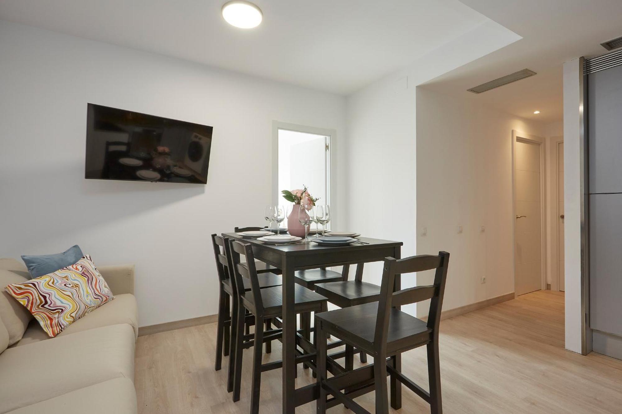 Three Bedroom Two Bathroom Close To Beach Apartment Barcelona