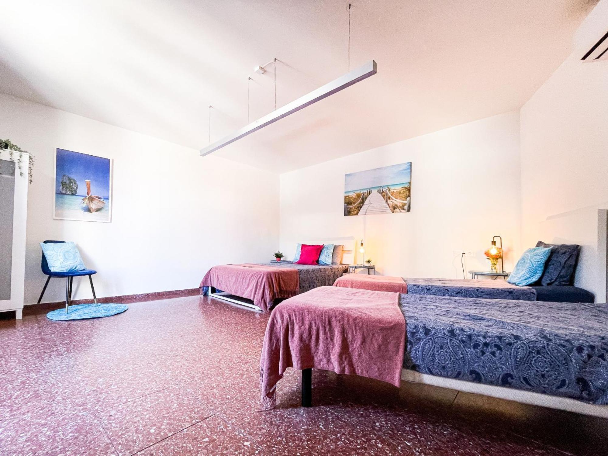 By Cathedral Hostal *