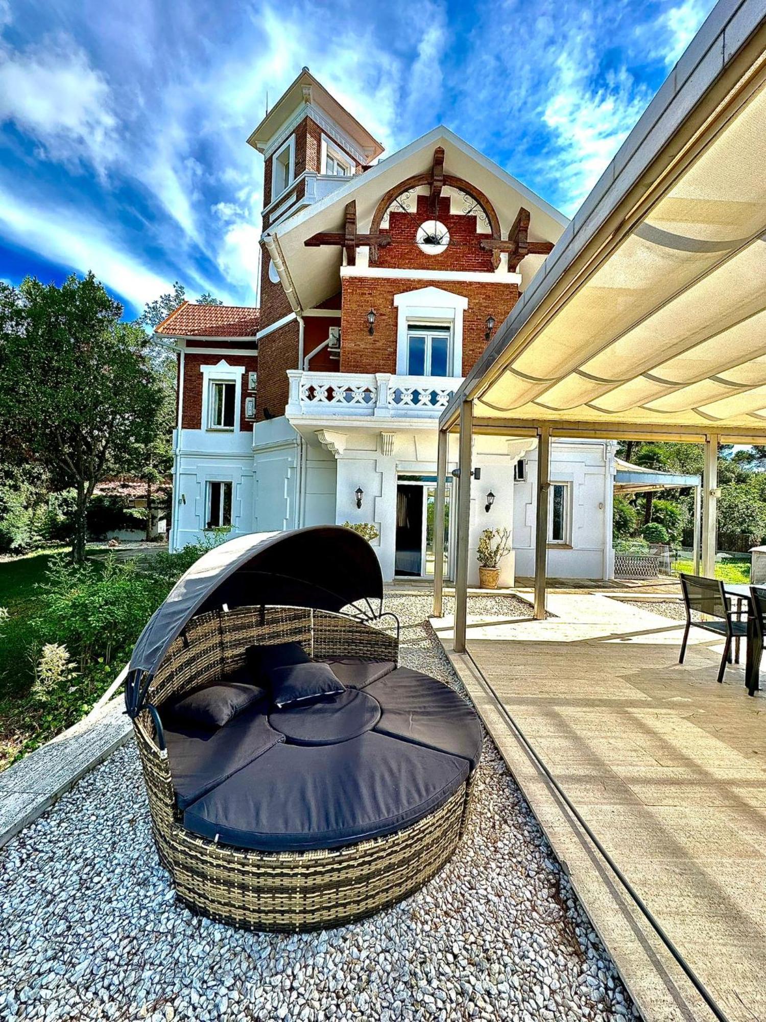 Aya House