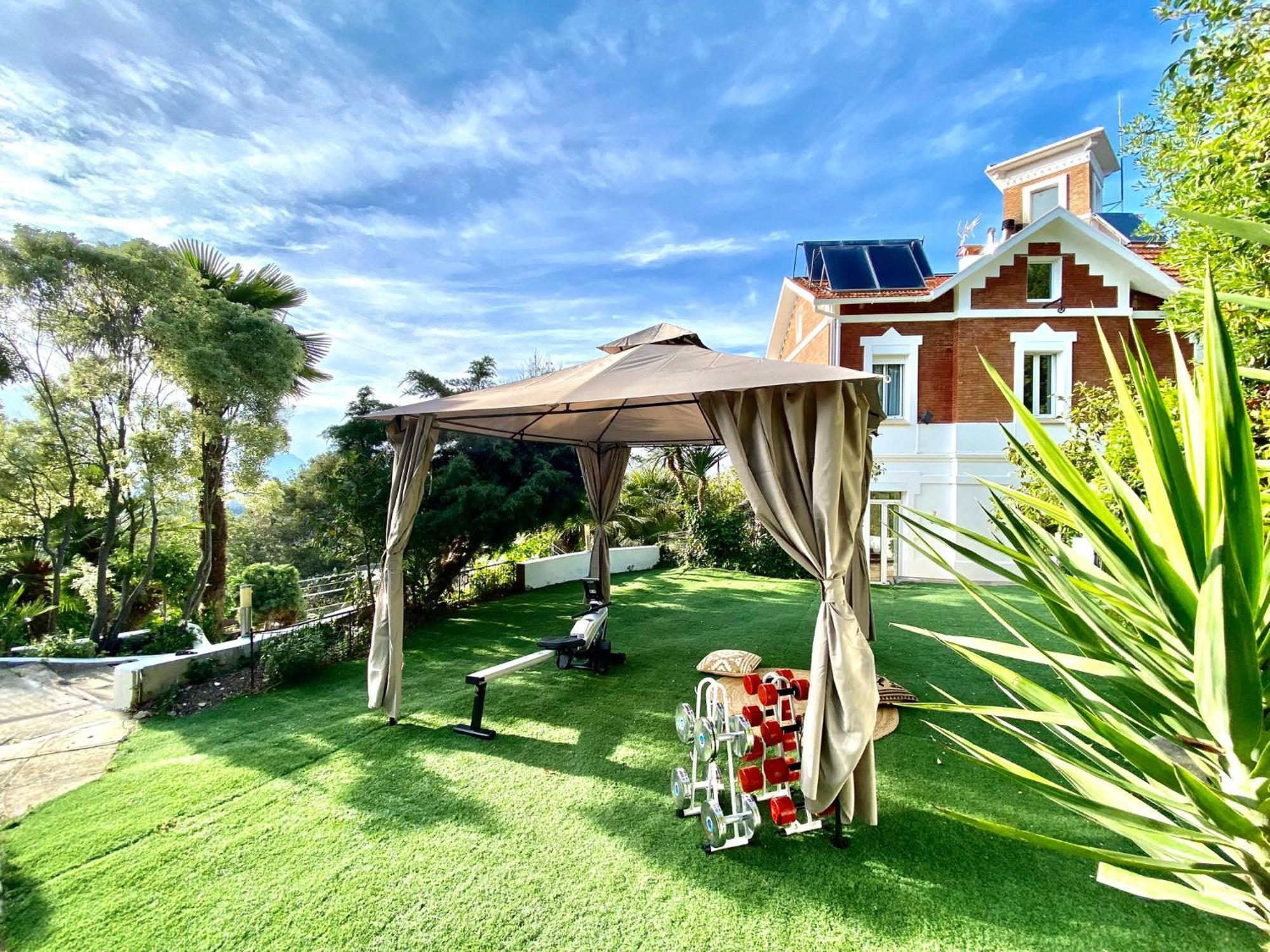 Aya House Resort *
