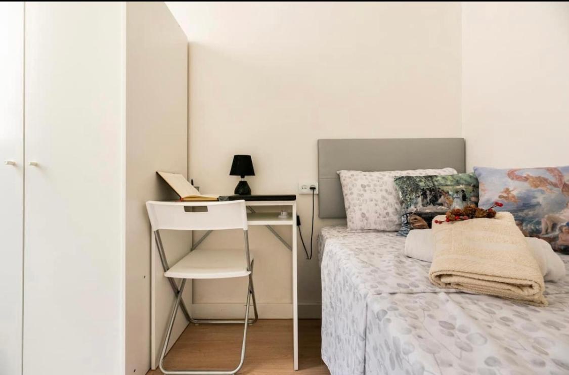 Habitacion Privada En Piso Compartido Junto A La Sagrada Familia *