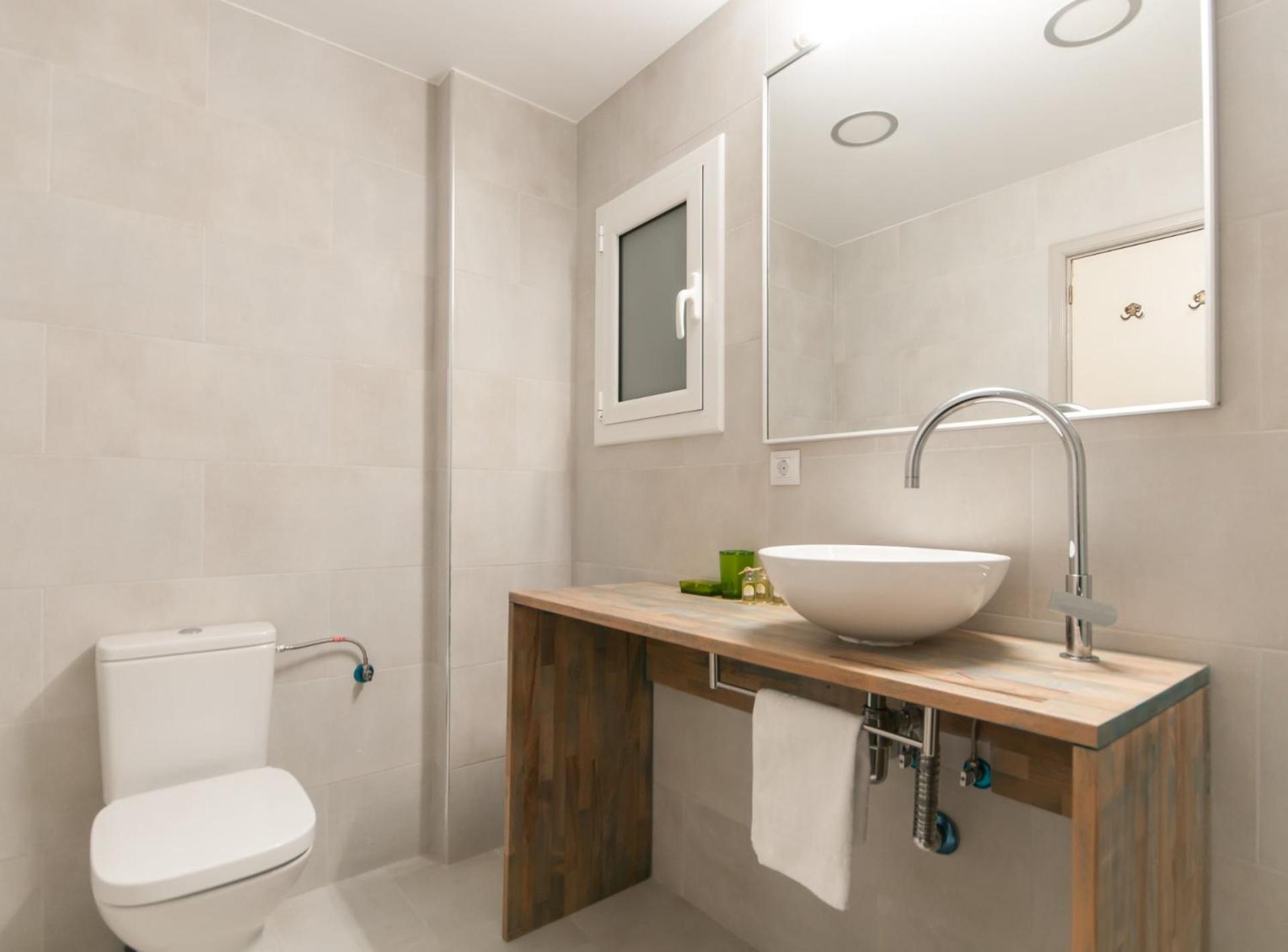 Find Calm At Cozy Sanctuary With Terrace