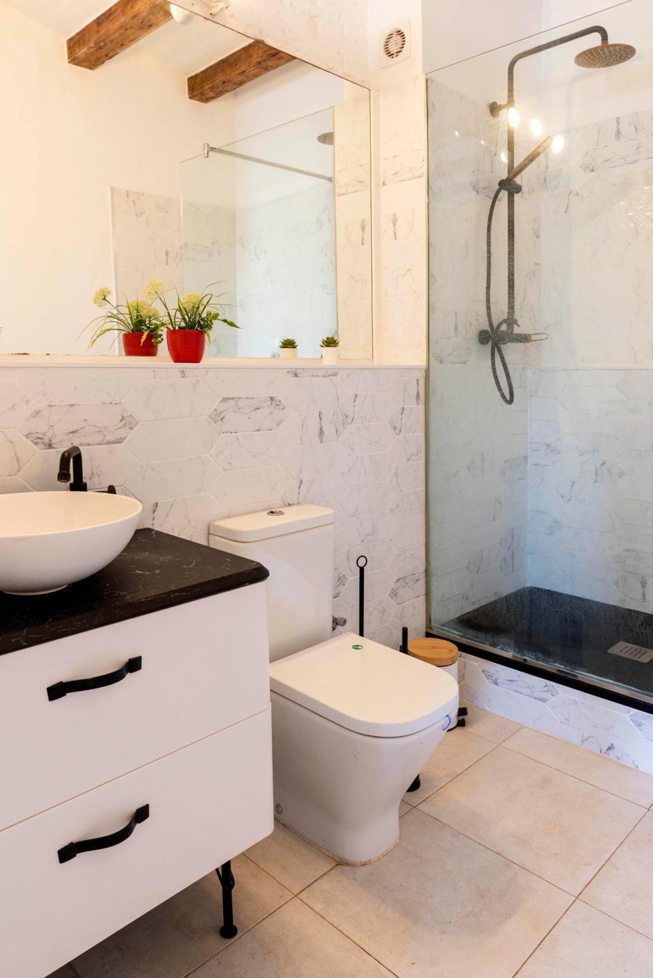 Enchanting 2 Bedroom Flat With Terrace Near Placa Espanya Barcelona