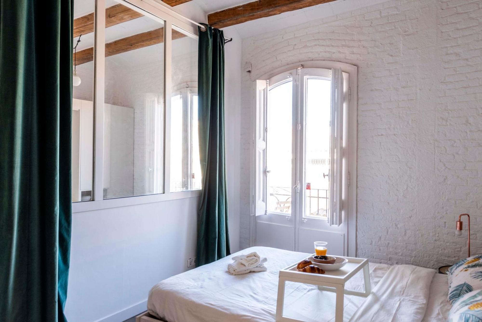 Apartamento Enchanting 2 Bedroom Flat With Terrace Near Placa Espanya Barcelona