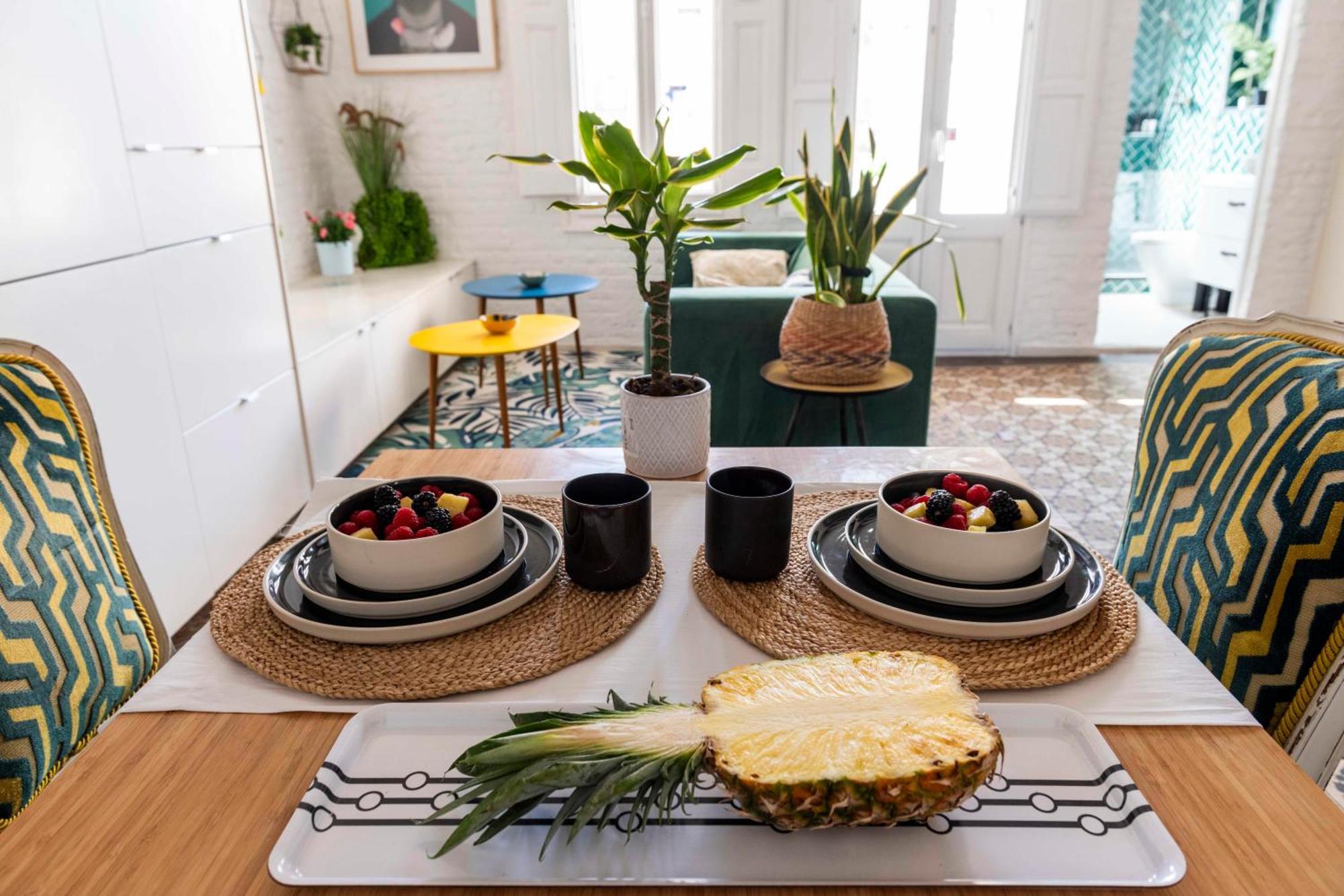 Apartamento Enchanting 2 Bedroom Flat With Terrace Near Placa Espanya *