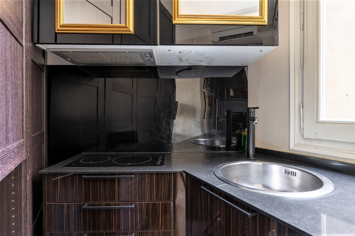 Design Apartment, Center