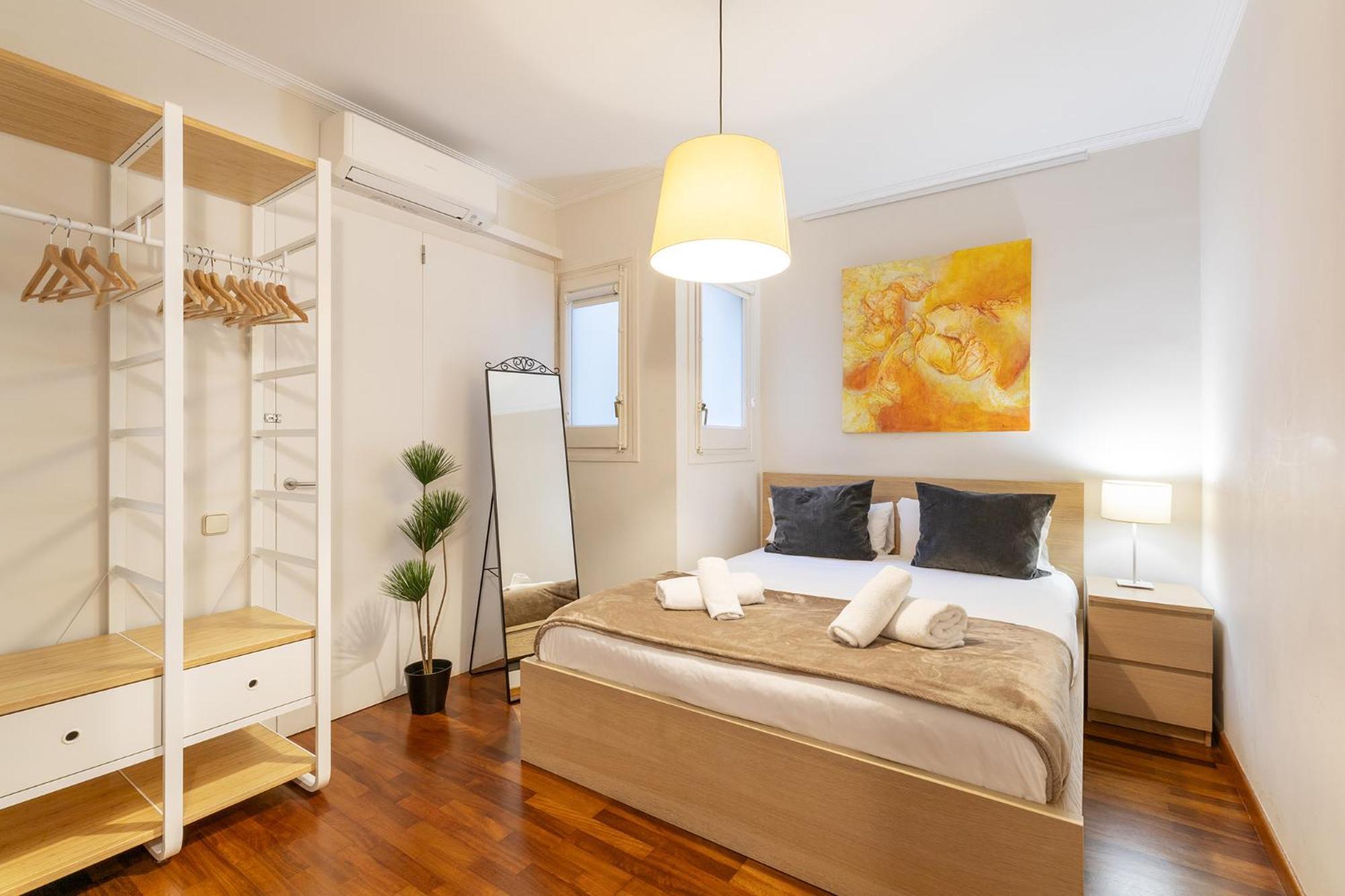 Large & Beautiful 4min From Passeig De Gracia