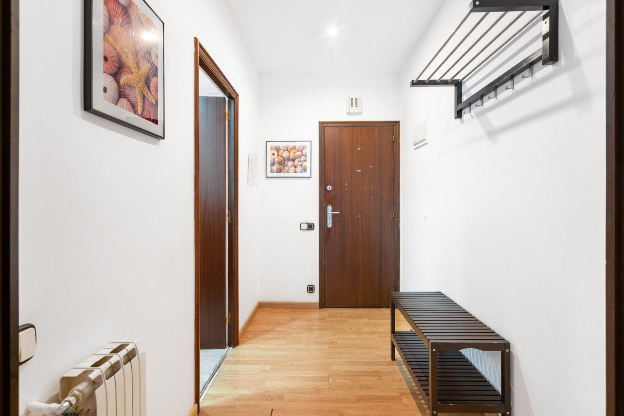 Sunlit Expansive Terrace, Ac & Outdoor Seating Apartment
