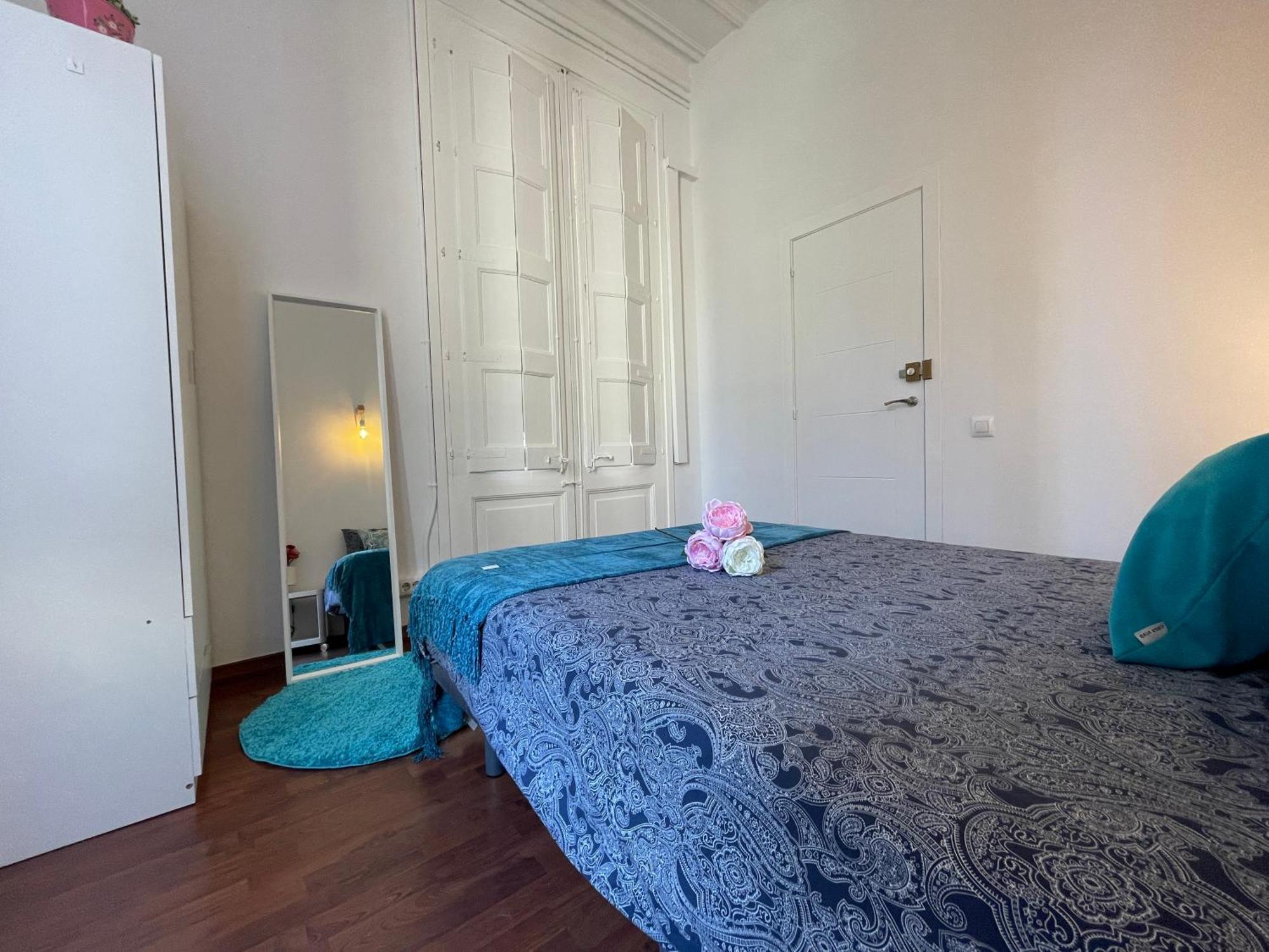 Hostal In Heart Of Gothic Barcelona