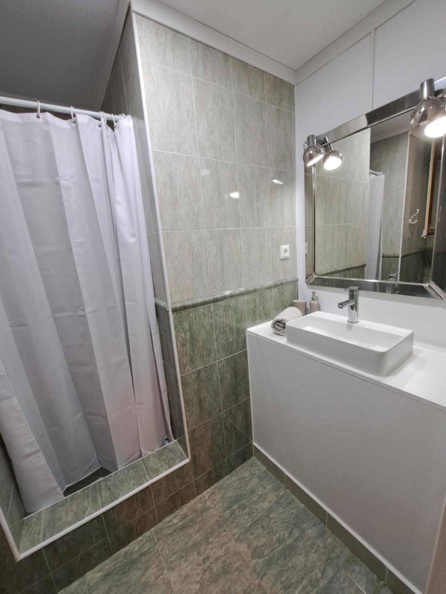 Barcelona Central Apartments *