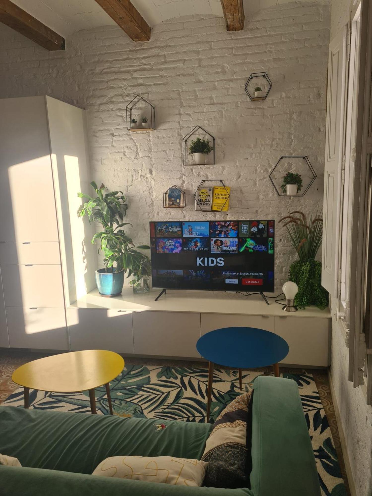 Apartamento Enchanting 2 Bedroom Flat With Terrace Near Placa Espanya *