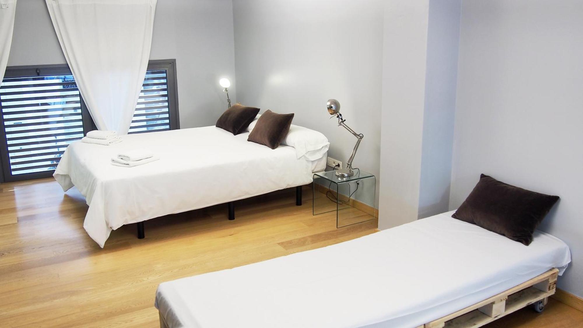 Apartment Rentals - Gracia Pool Center *