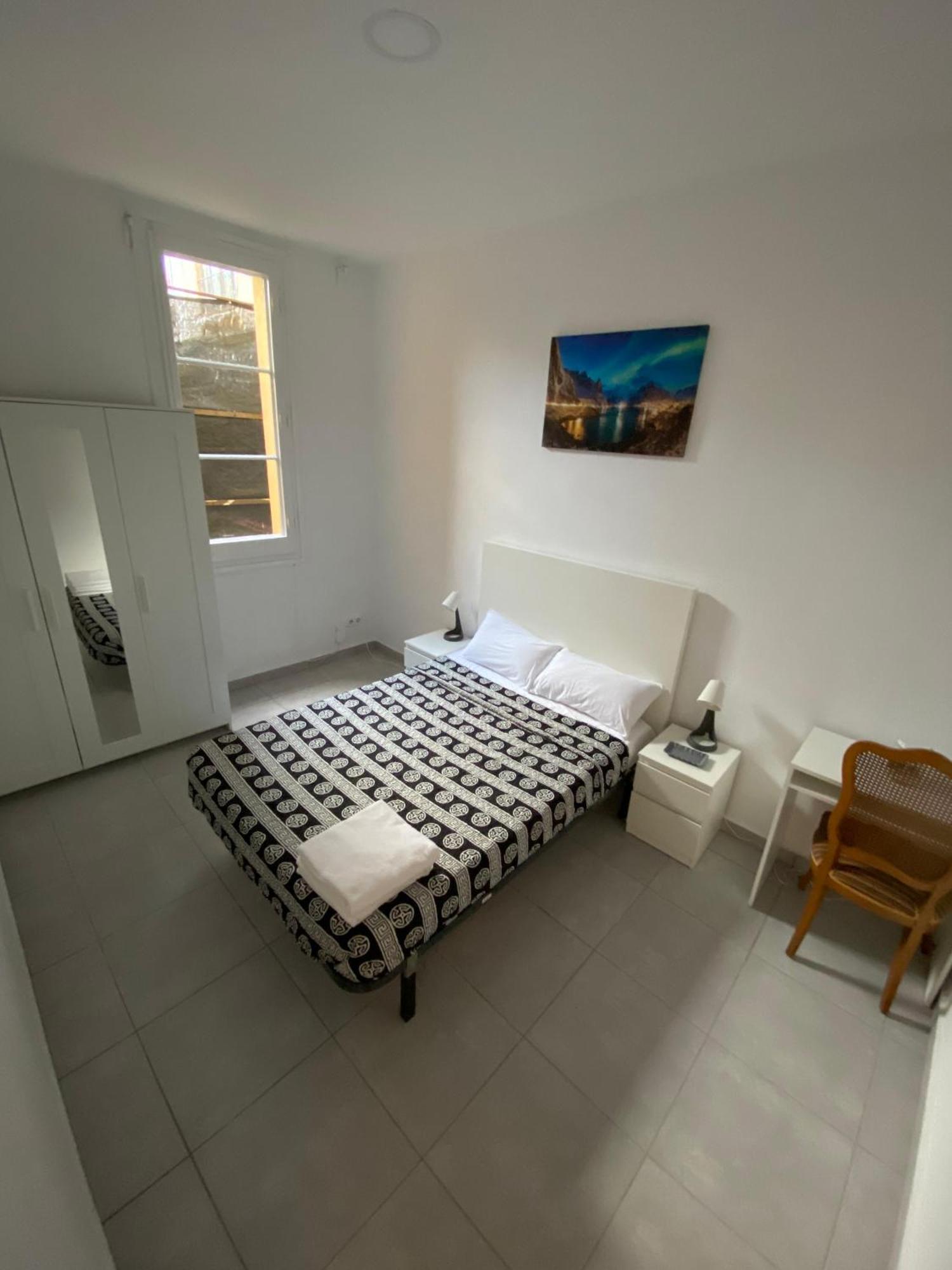 Habitacion Para Tu Estadia Corta En Bcn Apartment *