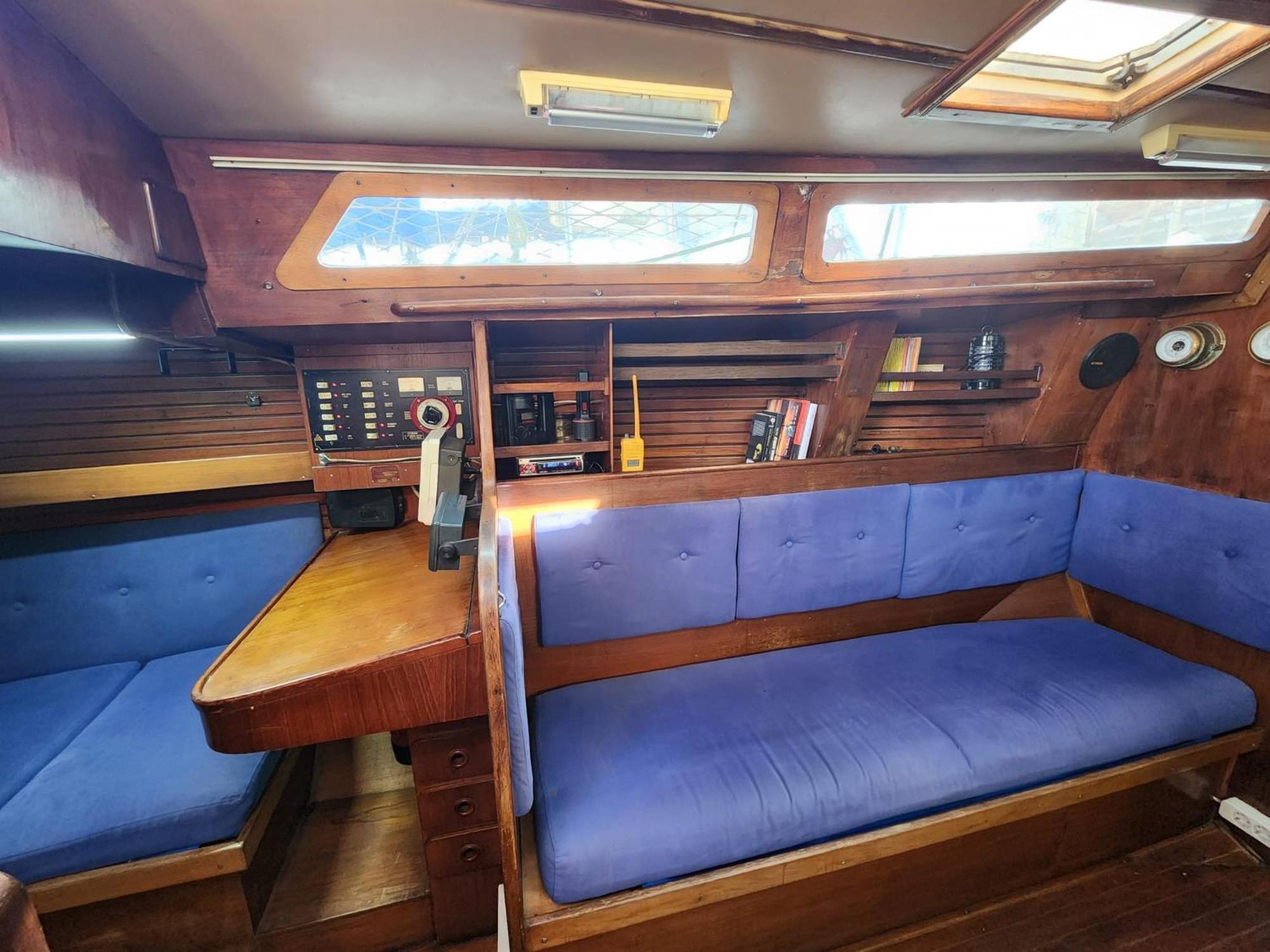 Over The Sea Botel Barcelona