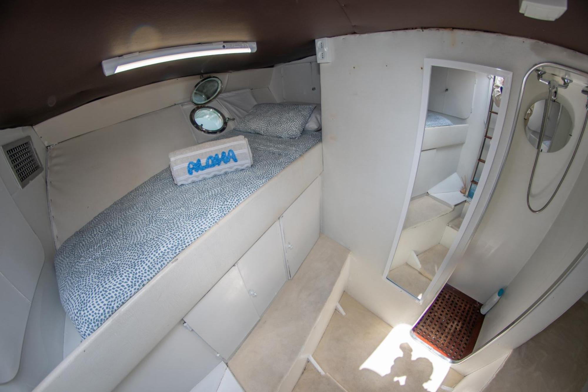 Marineria Boat Aloha Hotel en barco Barcelona