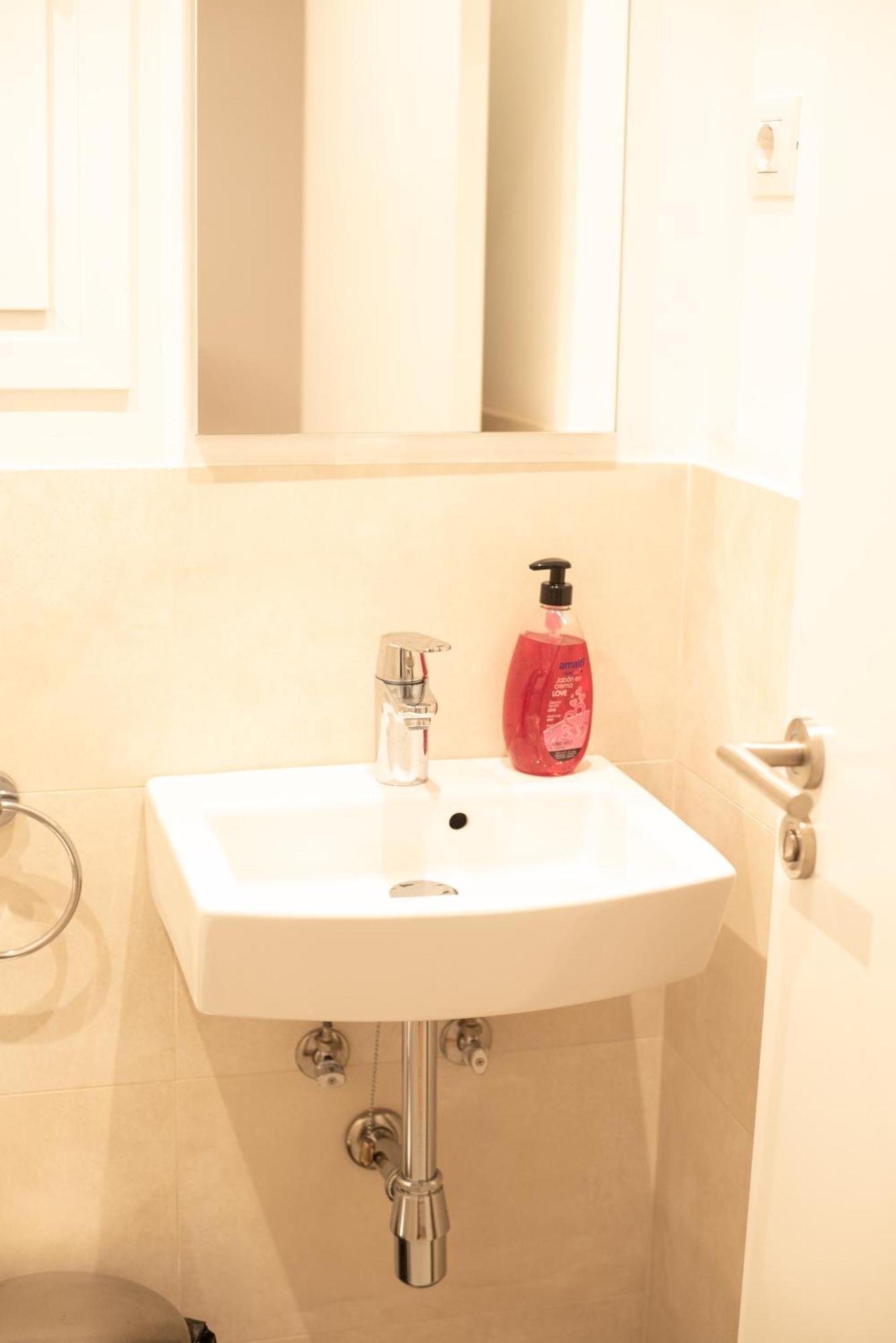 Hostal By Universitat Barcelona