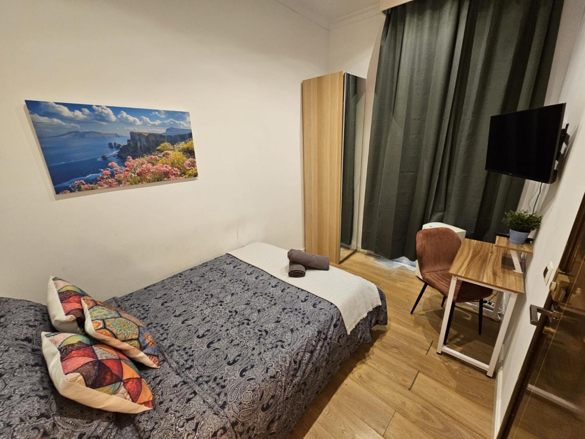 Hostal By La Rambla Rooms *