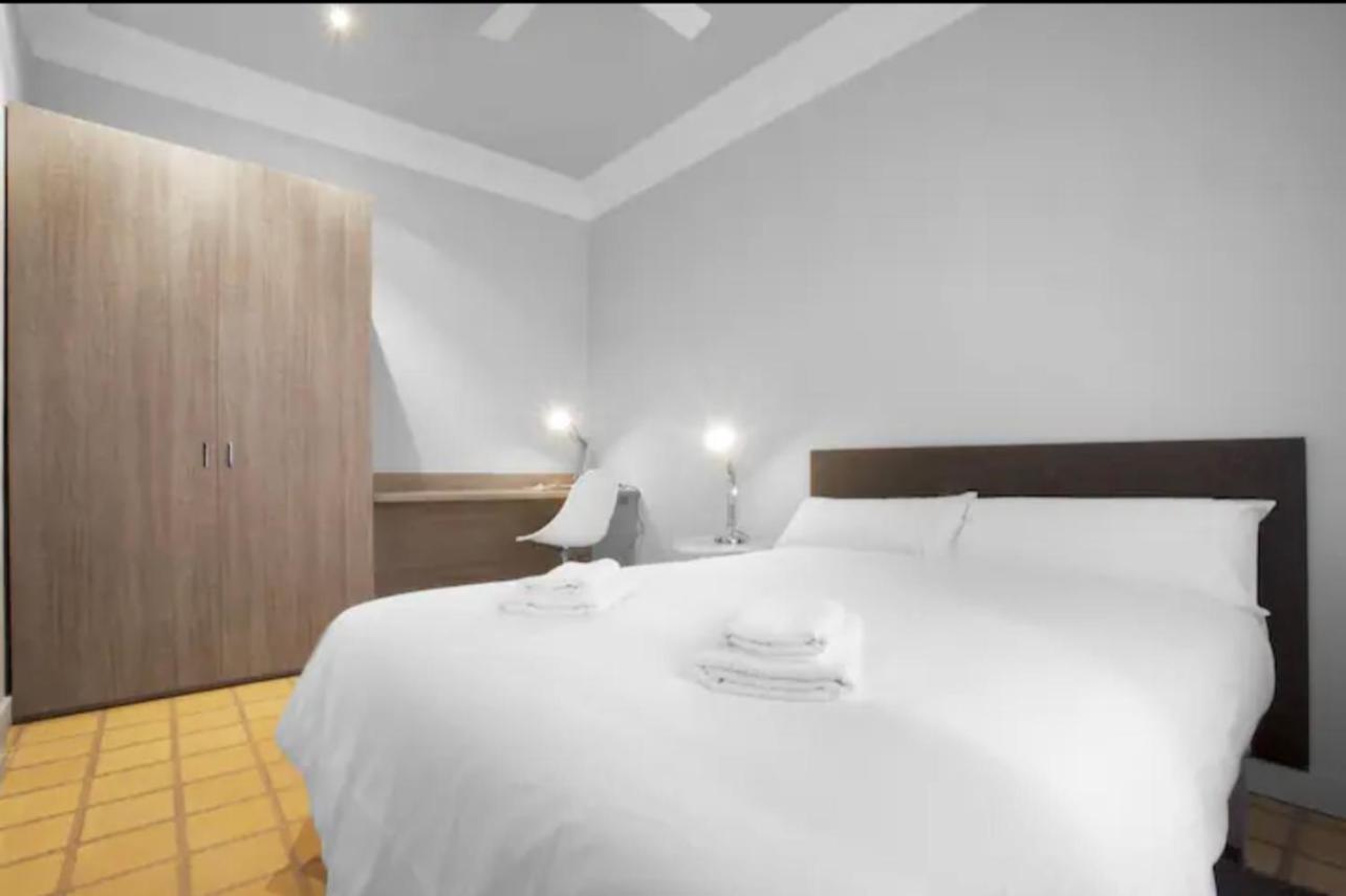 Bonito Apartamento En Zona Centrica De * Barcelona