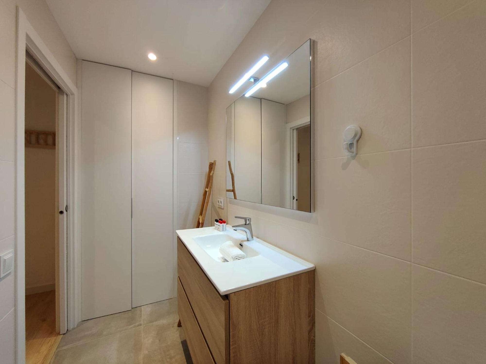 Stylish 2br Apartment *