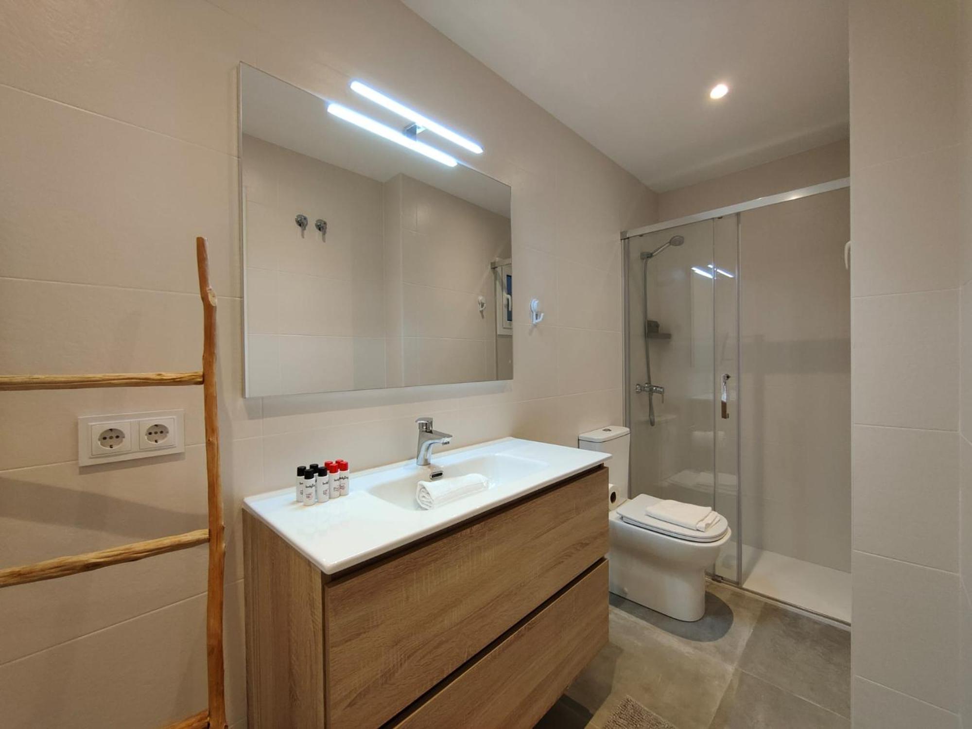 Stylish 2br Apartment *