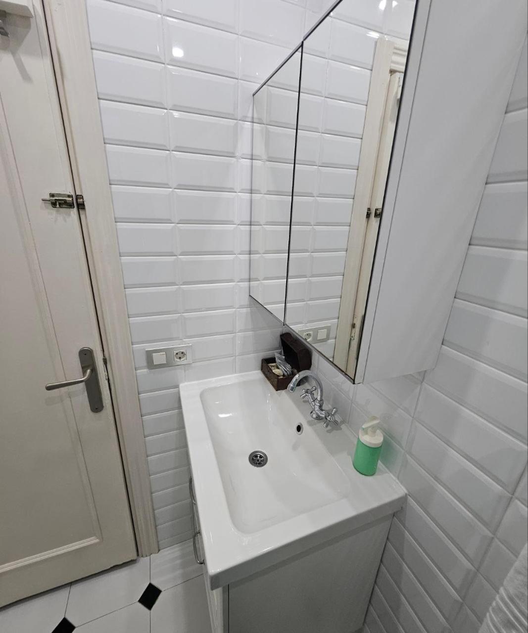 Family Flat Near Ramblas Bcn 5 Barcelona