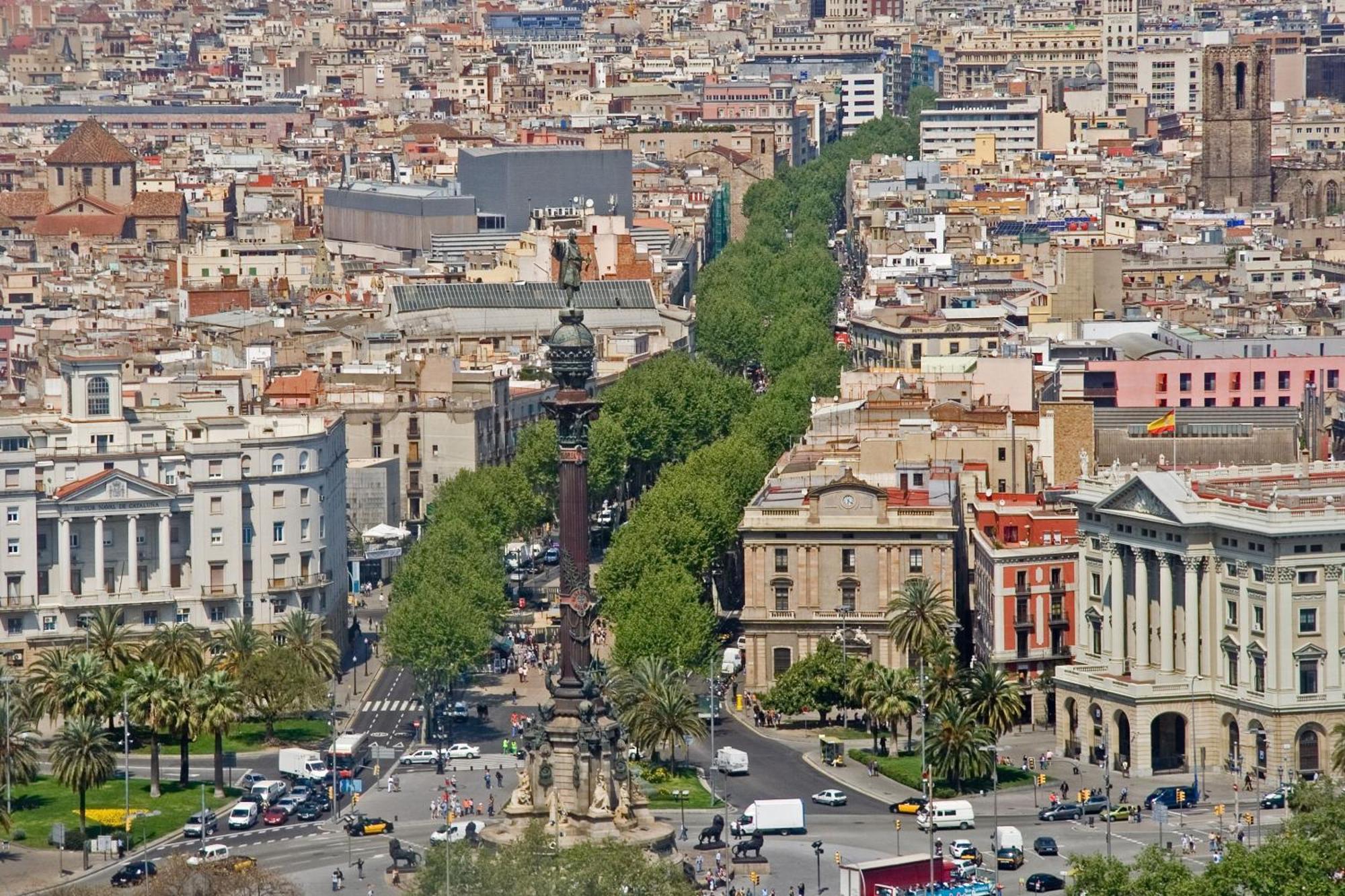 Grupos Hasta 8 En Plena Rambla De Cataluna * Barcelona