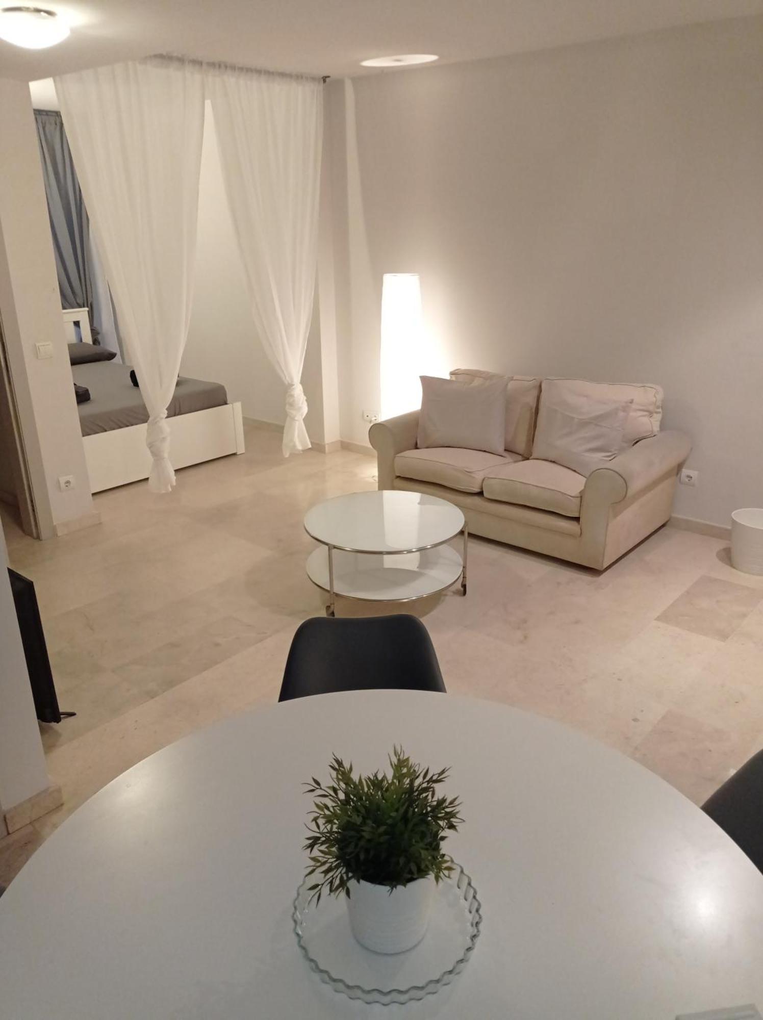 Apartment-loft Sagrada Famila L5 Metro Exit Barcelona